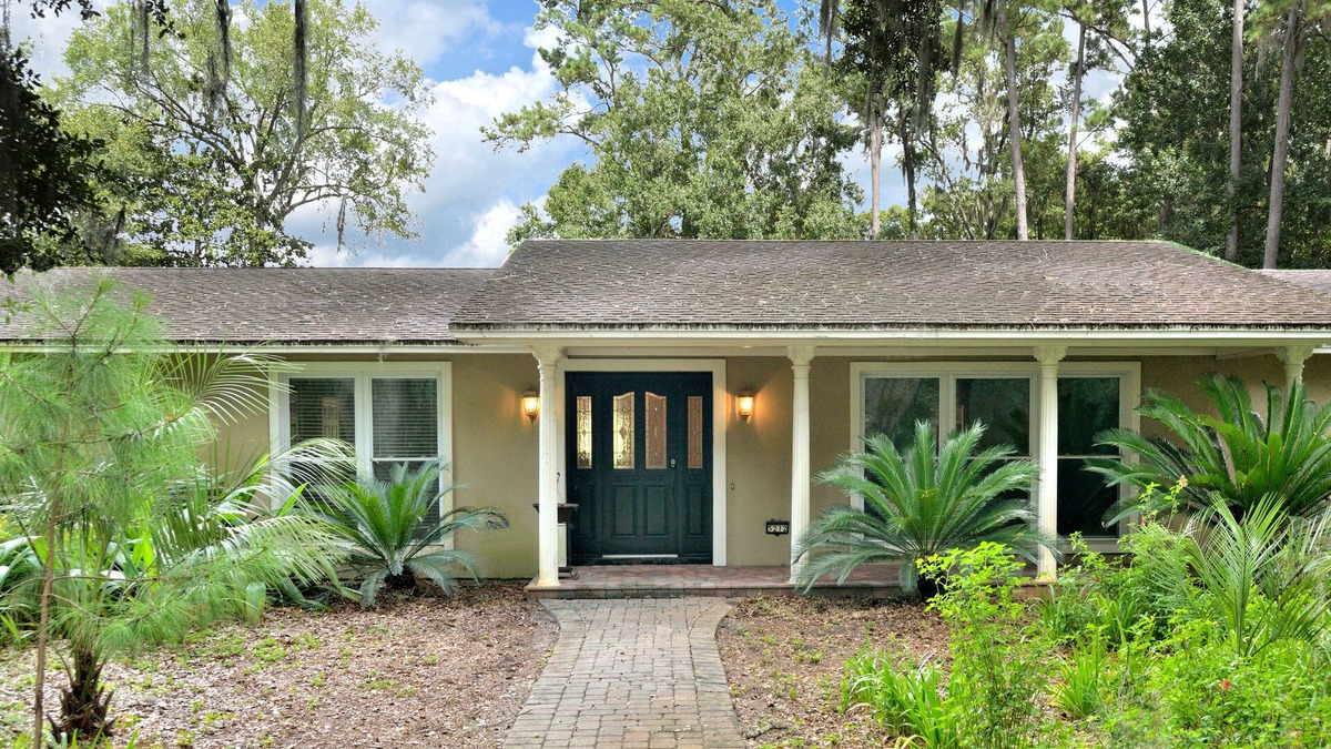 Gainesville House | Hidden Lake Sprawling Home on Private Lake with optional Guest House close to UF
