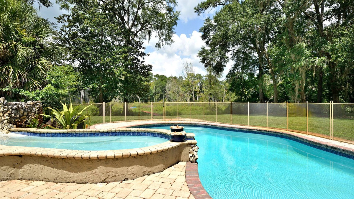 Gainesville House | Hidden Lake Vacation Club AND Carriage House - Sleeps 18!