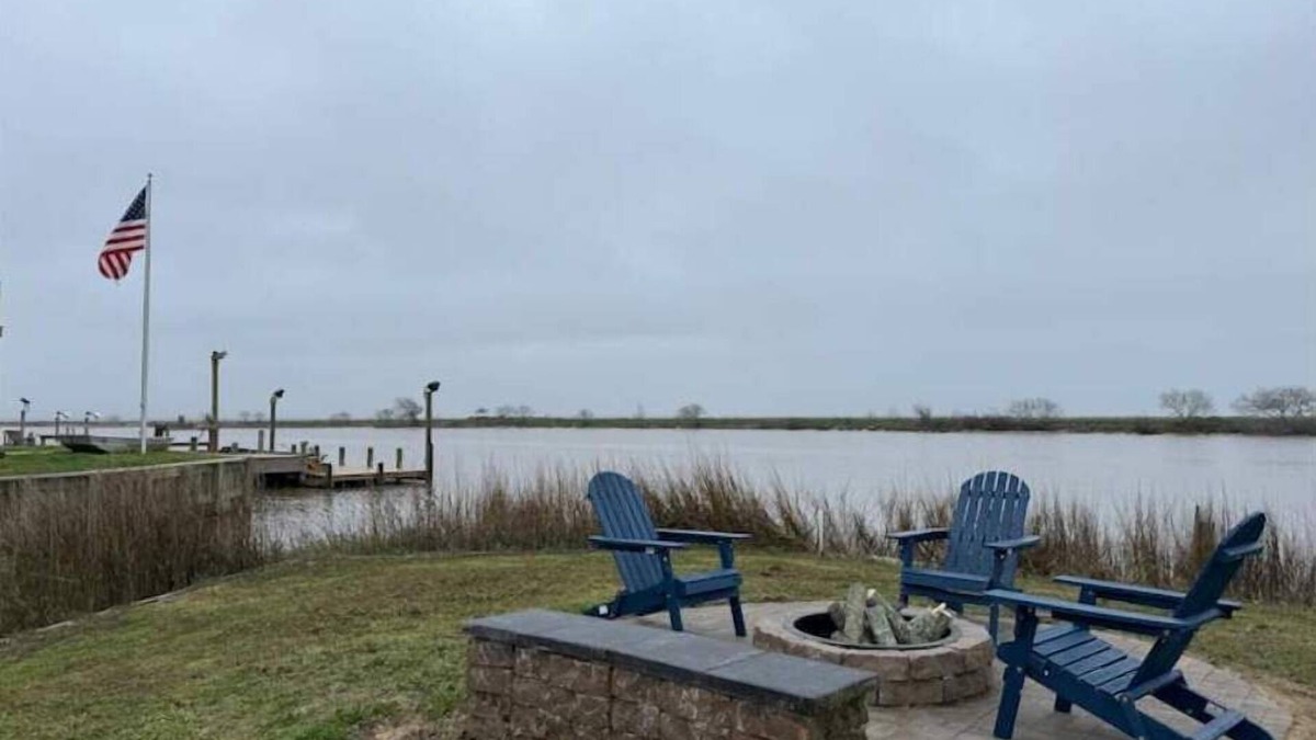 Brazoria Apartment | Hidden Lakefront Getaway