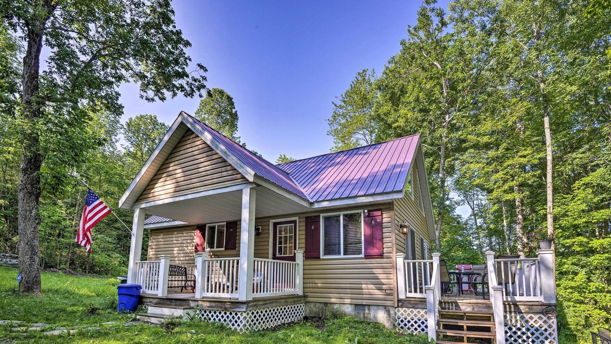 Town of Smyrna Cottage | Hidden Lakefront Retreat: Fire Pit & Fishing Dock!