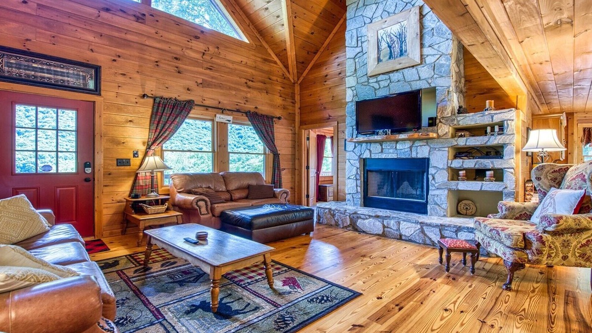 Maggie Valley Cabin | Hidden Mountain Respite - 5 bedrooms, 2 Bath, Game Room, Hot Tub, Firepit,