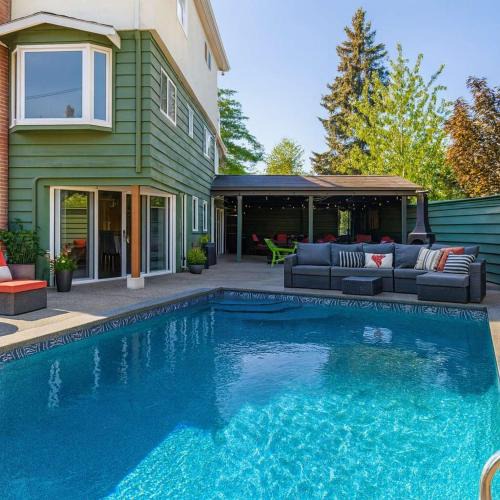 Saanich West House | Hidden Oasis in Victoria, BC