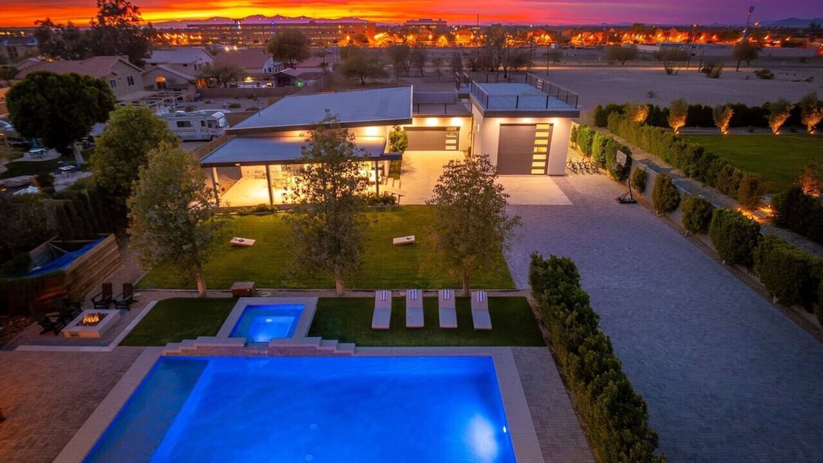 Glendale Villa | Hidden Paradise Estate+2 Houses+8500 SQ!+ 9bedroom