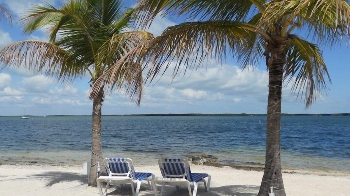 Key Largo Village House | Hidden Paradise, with brand new Jacuzzi