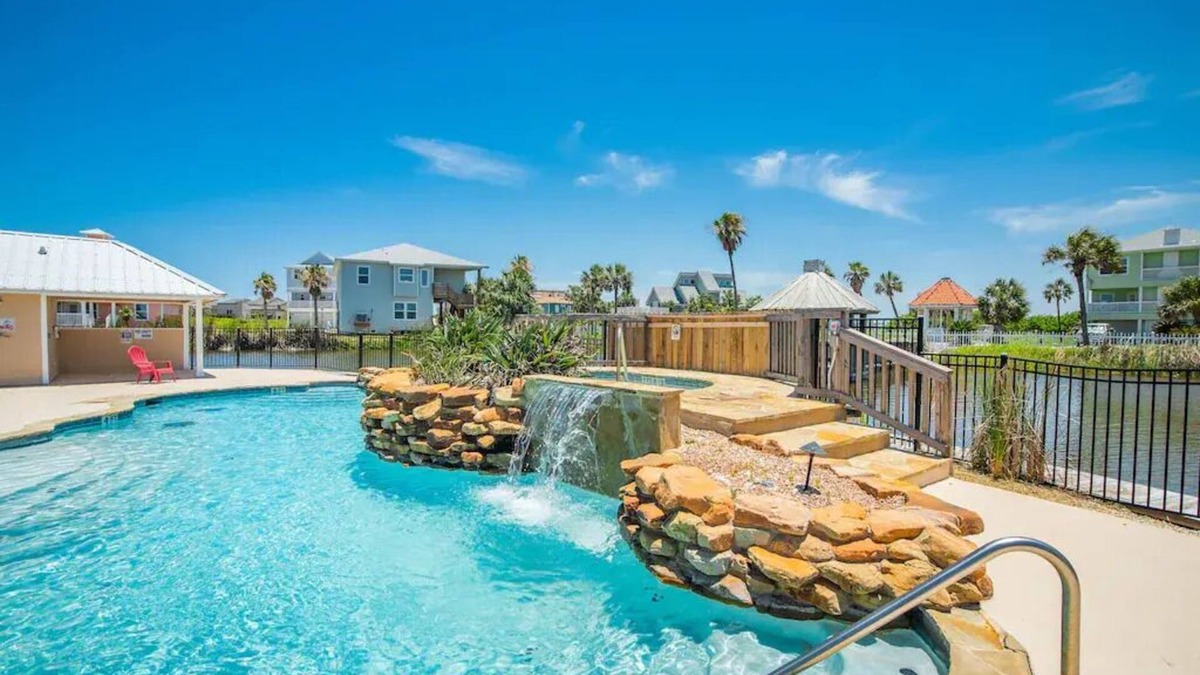 Bella Vista House | Hidden Pearl-4 BR/3 Bath House, Great Views, Shared Pool/Hot Tub, Small Dogs OK