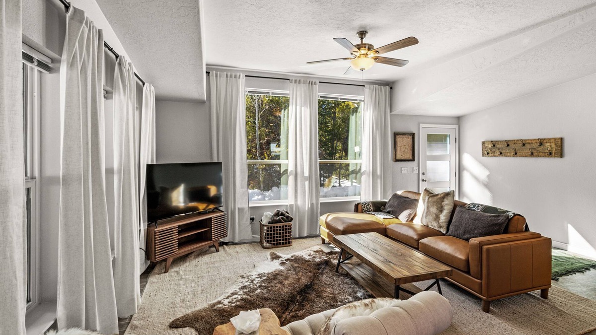 Lazy Acres House | Hidden Pines