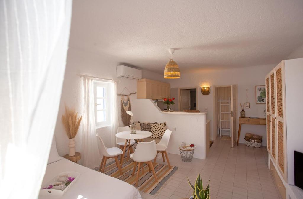 Agios Ioannis Apartment | Hidden Serenity