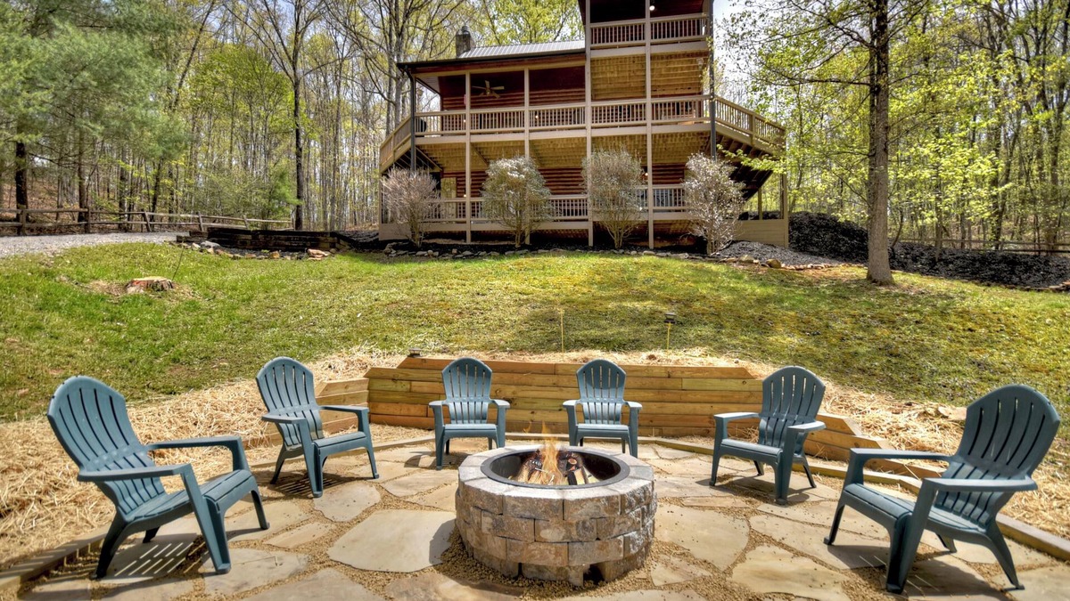 Copperhill Cabin | Hidden Tranquility | Fire Pit | Hot Tub | Pool Table