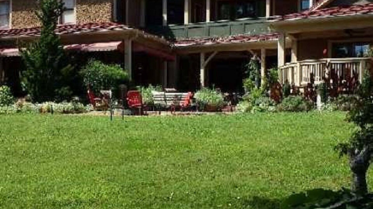 Historic Montford House | Hidden Treasure Near Downtown!