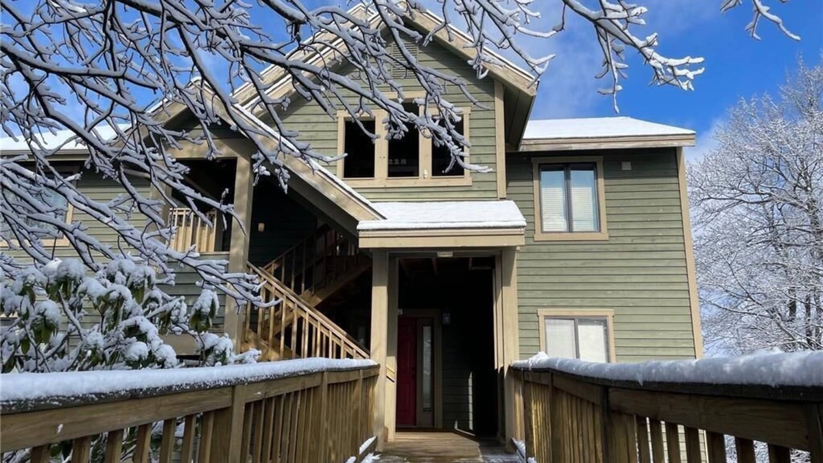 Hidden Valley Condo | Hidden Valley Summer Retreat: Ideal for Biking, Hiking, Golf, Ski In-Out & more!