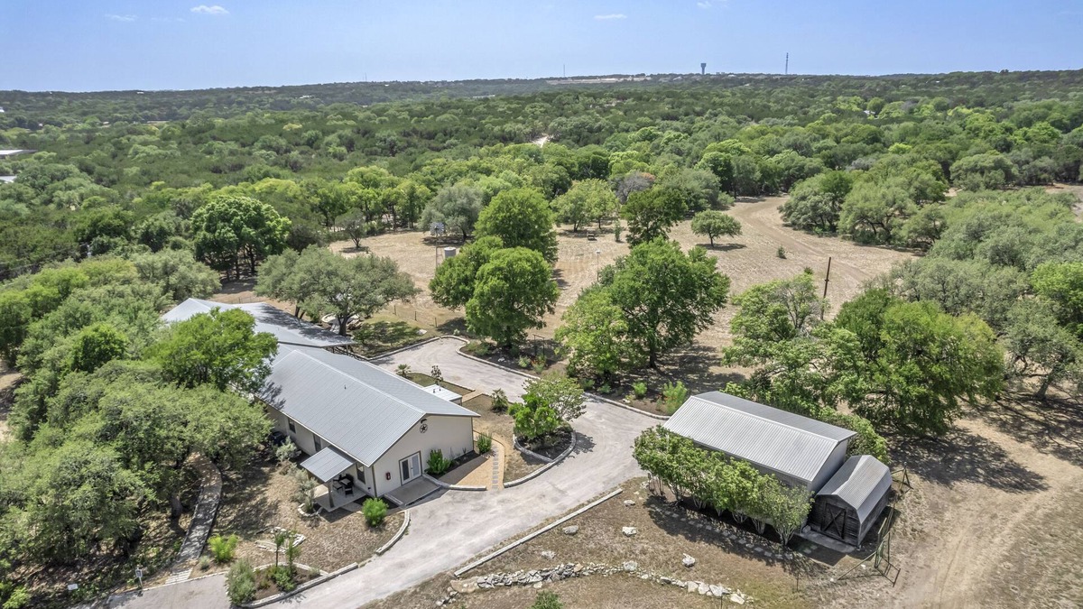 Austin Villa | Hidden Valley: Your Dream Rustic Wedding Venue w/t Complimentary Accommodations