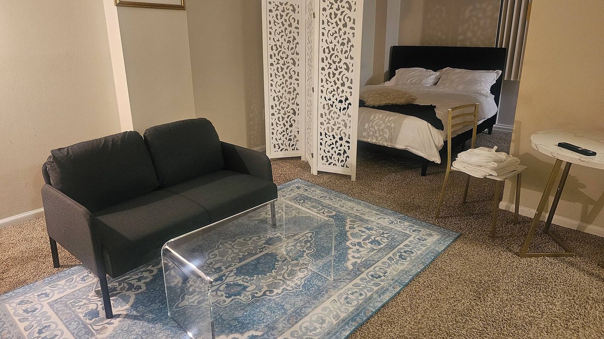 Downtown Apartment | HiddenParadise - Close to DC