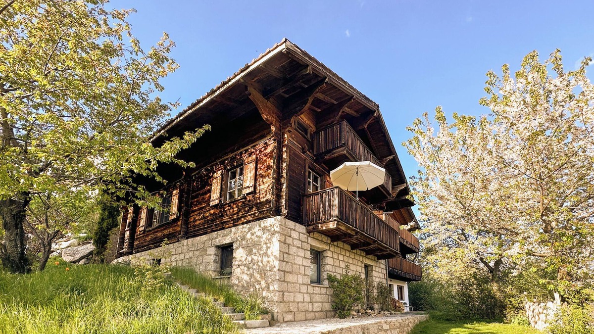 Martisberg Ski Chalet | Hide-away chalet in the Swiss mountains with sauna