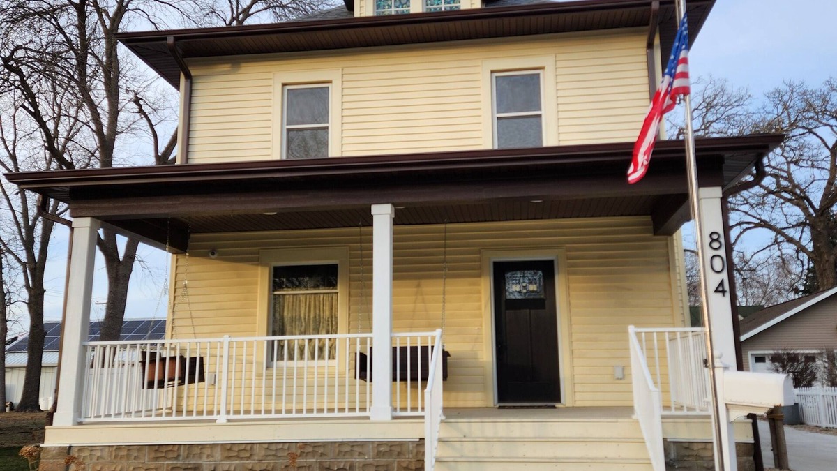 Clear Lake House | Hide Away Shanty -HAS. Charming and beautifully renovated 3-bedroom house. n