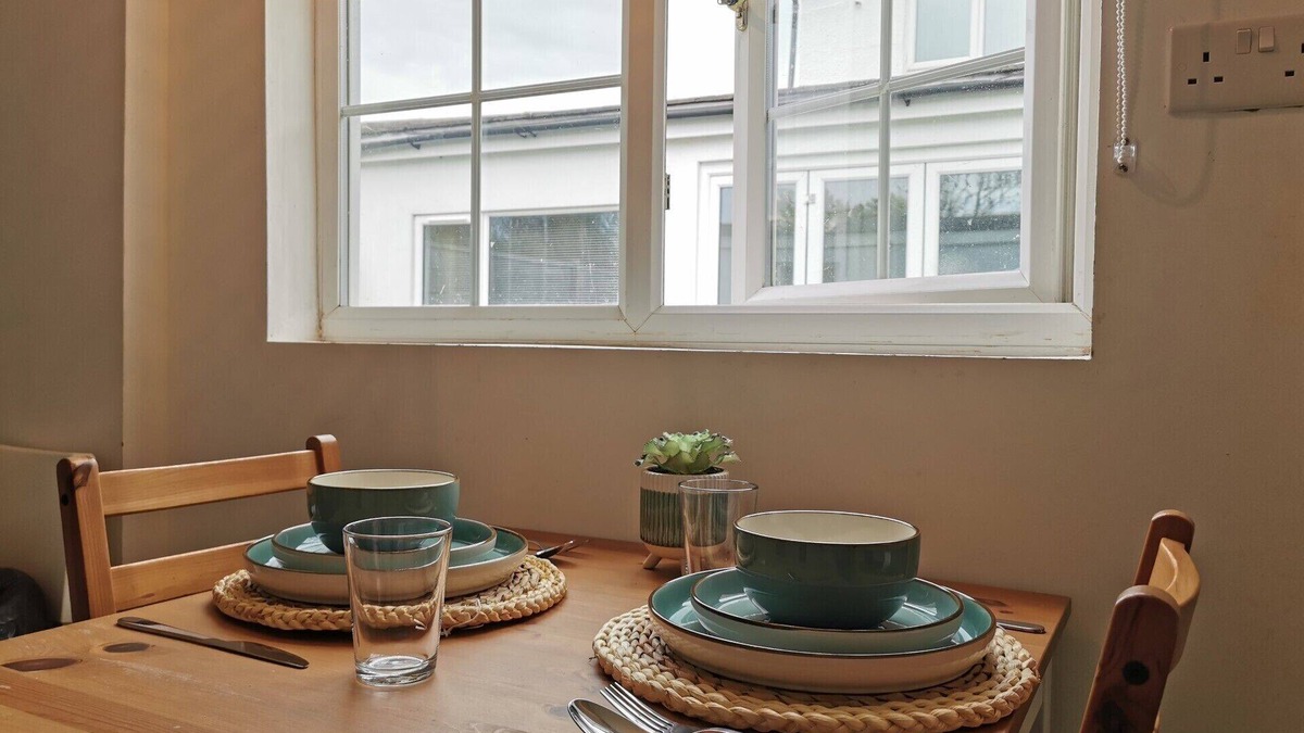 Havant Apartment | Hideaway Cozy Studio Space