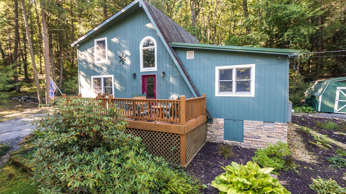 Oakland House | Hideaway | Dog Friendly, Lake Access + Hot Tub