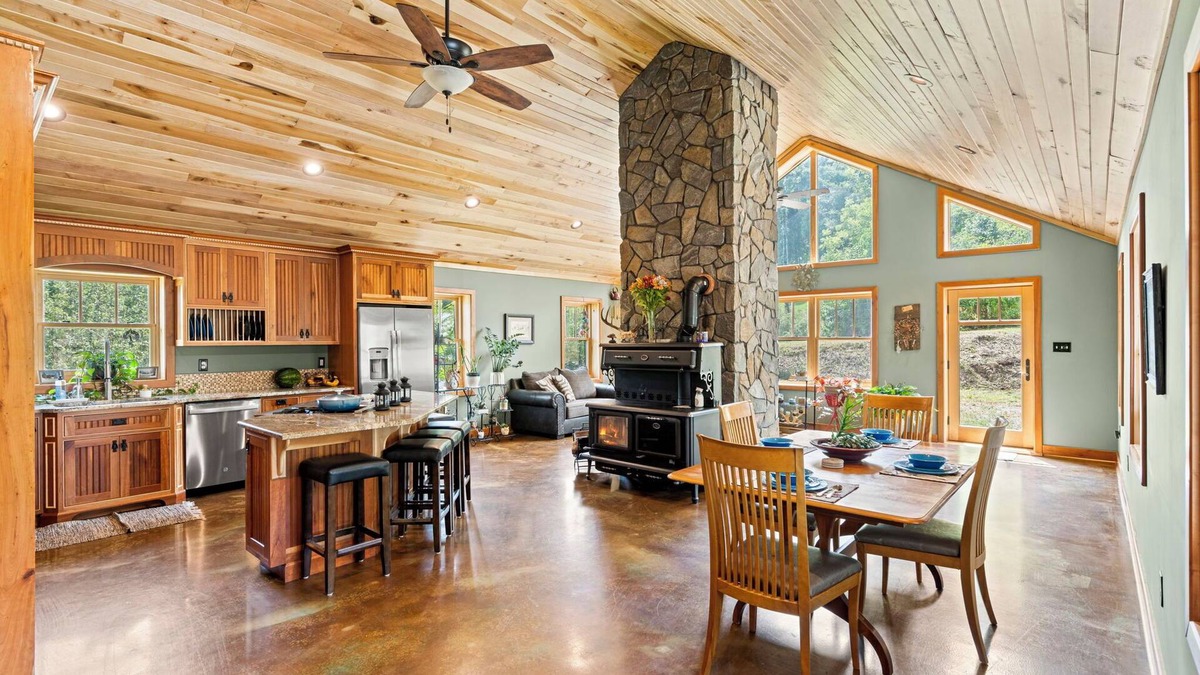 Montoursville Other | Hideaway Farmhouse Suite on Signal Hill with Hot Tub