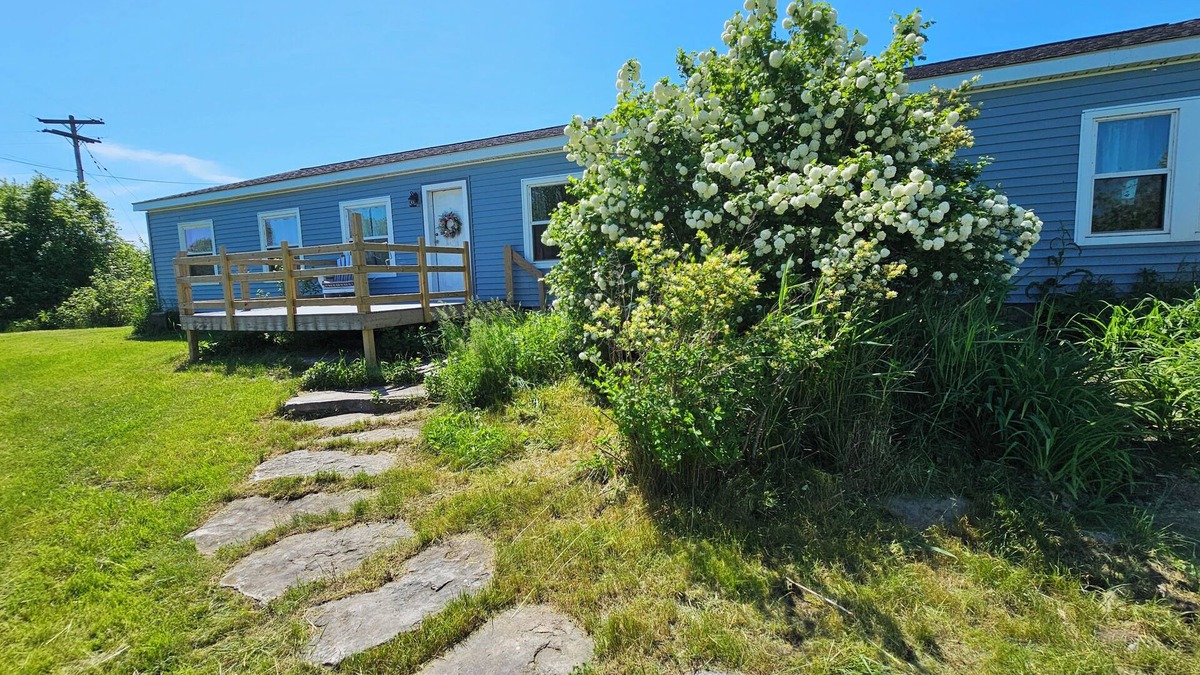 Three Mile Bay House | Hideaway Lodge