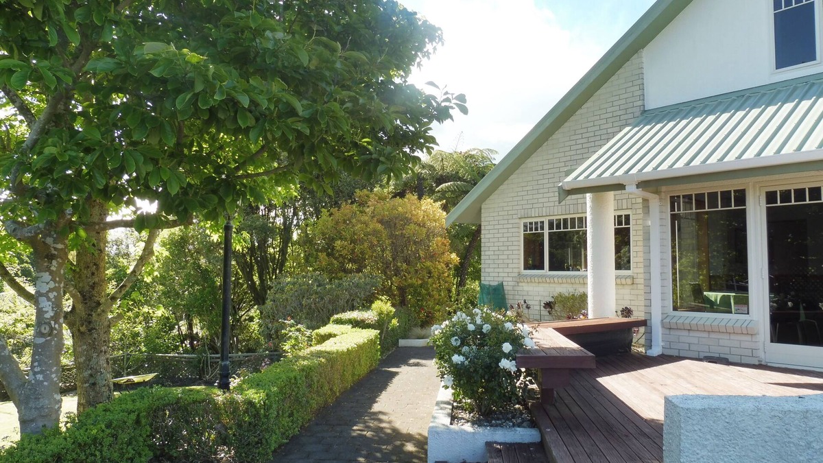 New Plymouth Bed & Breakfast | "Hideaway Off Heta" for comfort, rest and tranquility.