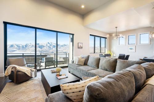 Hideout House | Hideout Haven Luxe Retreat with Lake View and Hot Tub