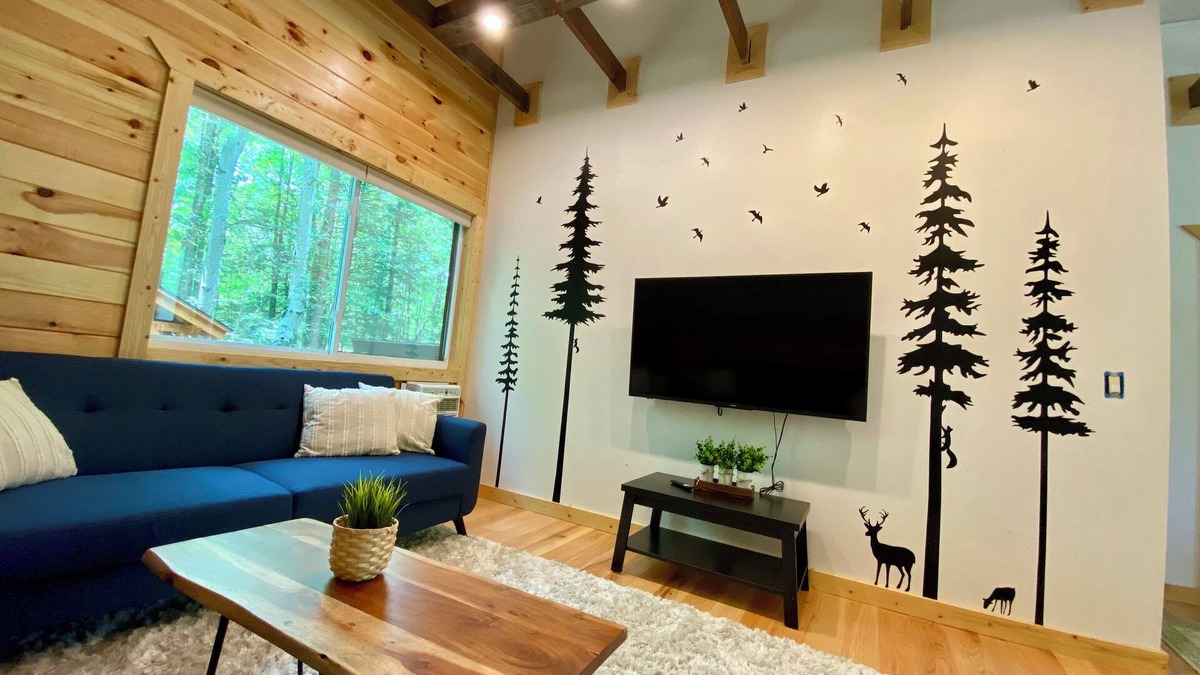 Hamlin House | Hideout Home With 2 Minutes To Pool/Beach and Ski Lift