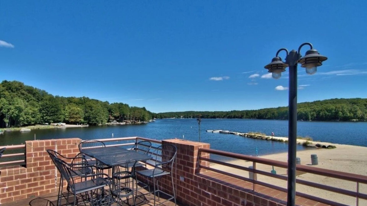 Hamlin Ski Chalet | Hideout large family chalet updated with pool table, darts, poker table & more!
