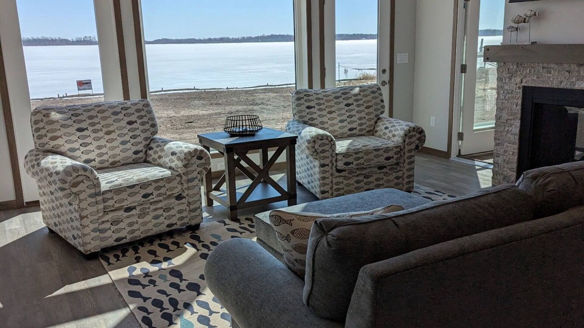 Ottertail House | Hideout on Bayview