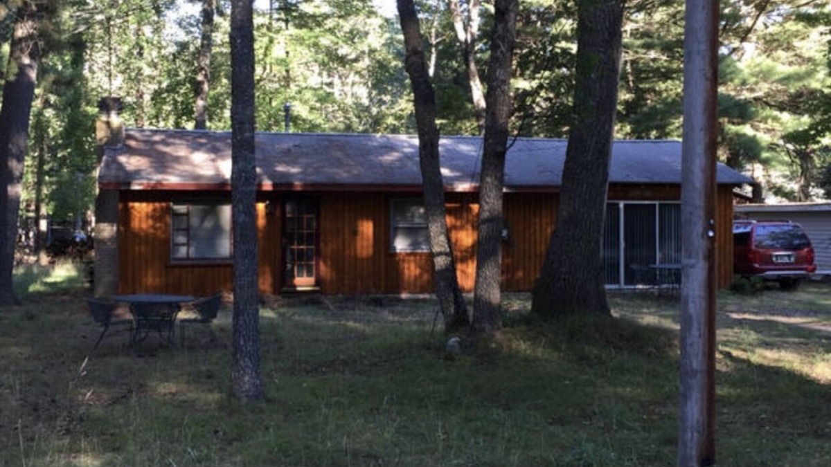 Higgins Lake Cabin | Higgins Lake Cabin 1 1/4 Blocks from Kelly Beach