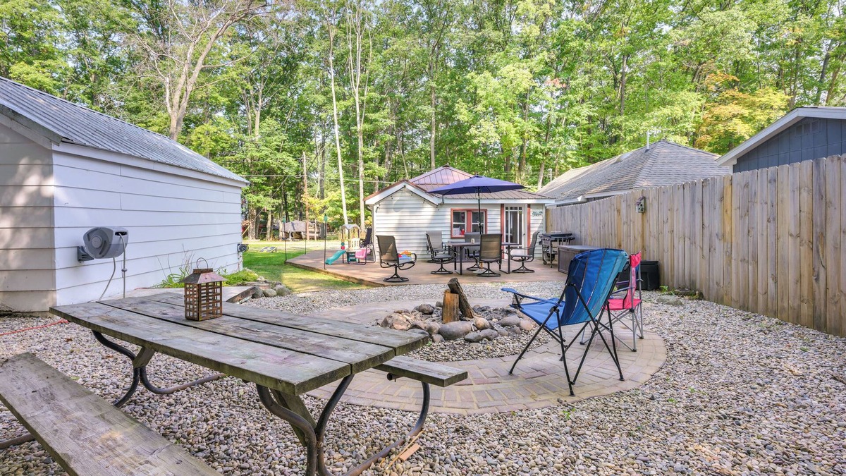 Higgins Lake Cabin | Higgins Lake Cabin - Walk to Water!