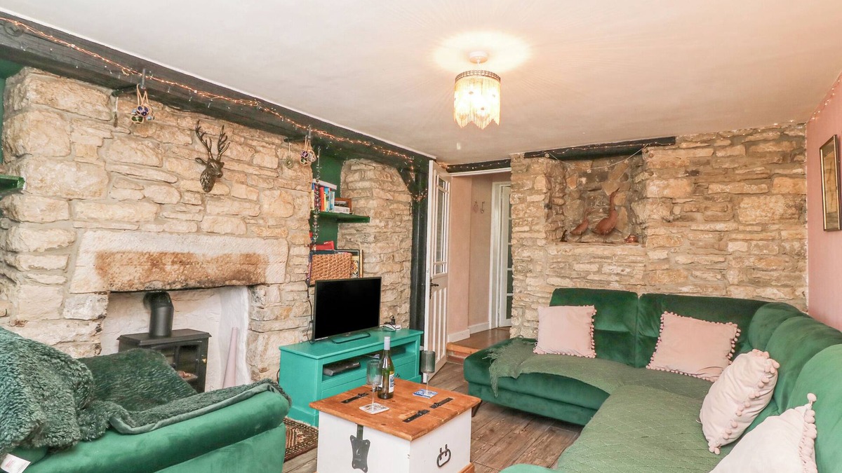 Swanage House | HIGGLEDY PIGGLEDY COTTAGE, pet friendly, with a garden in Swanage