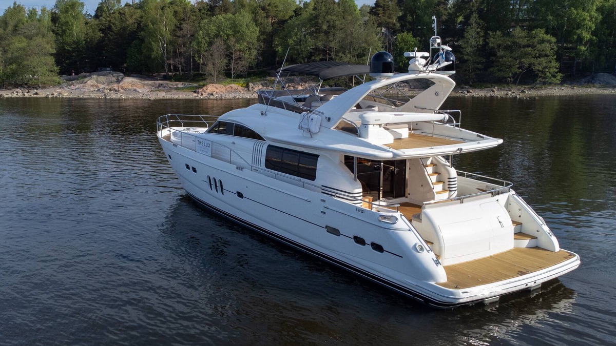 Helsinki City Centre Boat Rental | High-class and Elegant Luxury Yacht in Helsinki - Princess 75