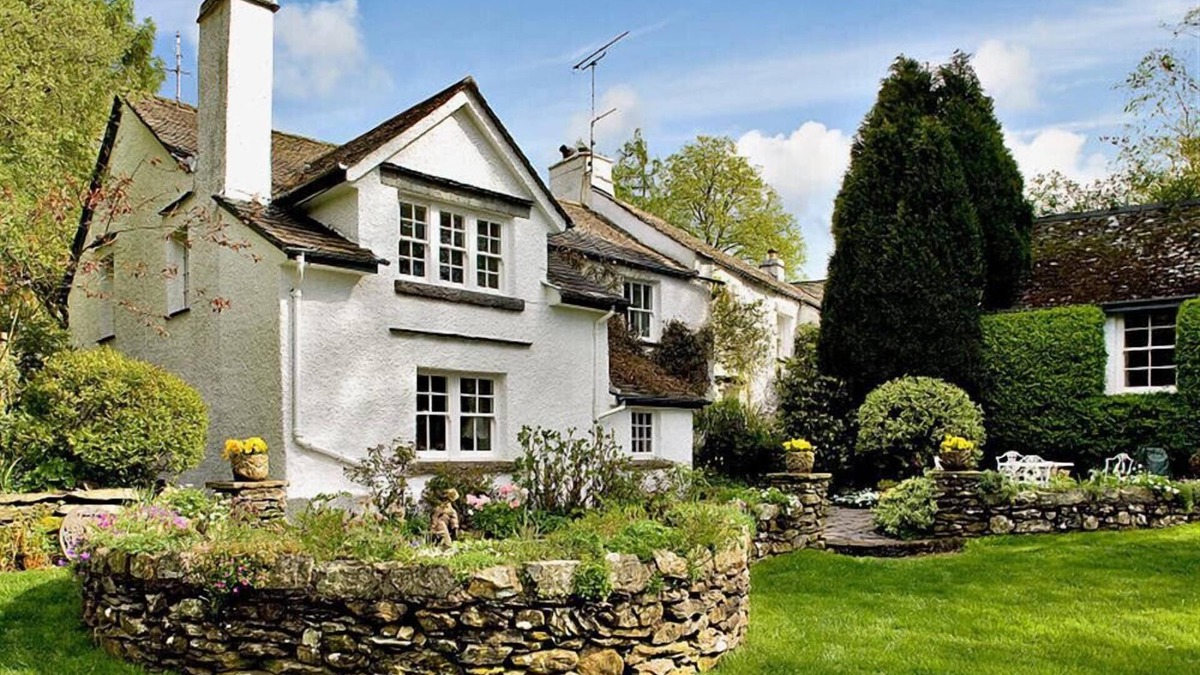 Windermere Cottage | HIGH CLEABARROW, pet friendly, with open fire in Windermere