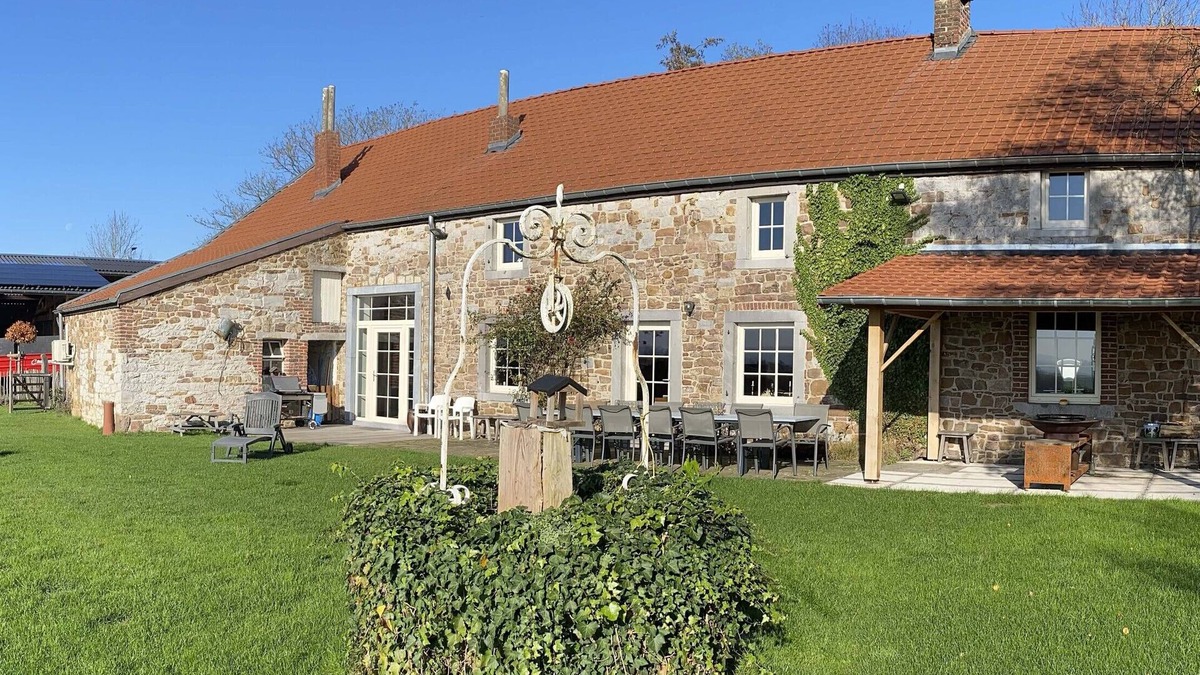 Mettet Cottage | High-comfort gîte with lots of charm for 12/14 people, sauna.