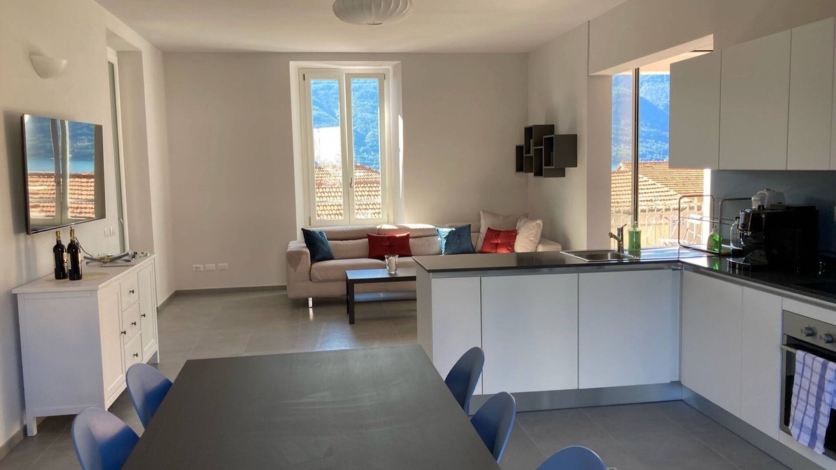 Porto Valtravaglia Apartment | High comfort flat in village center 3 min from beach
