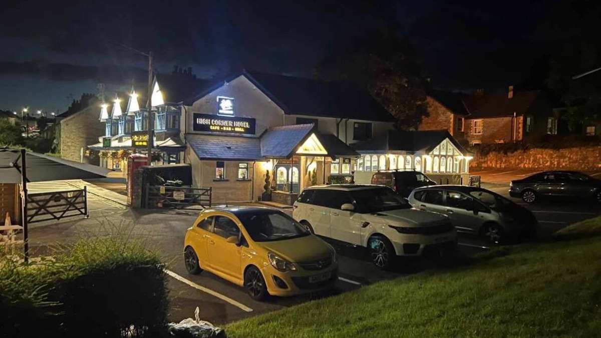 Pontyclun Hotel | High Corner Hotel