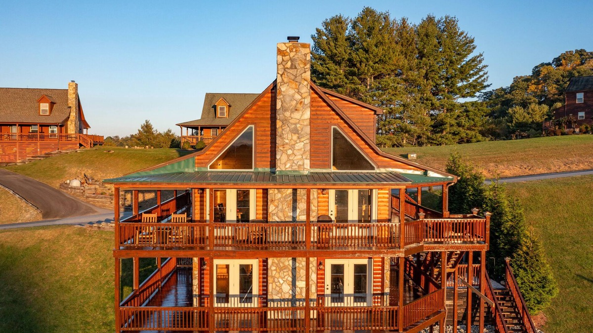 Piney Creek Cabin | High Country Cabin - Best VIEWS abound! See NC/TN/VA mountains from all levels!