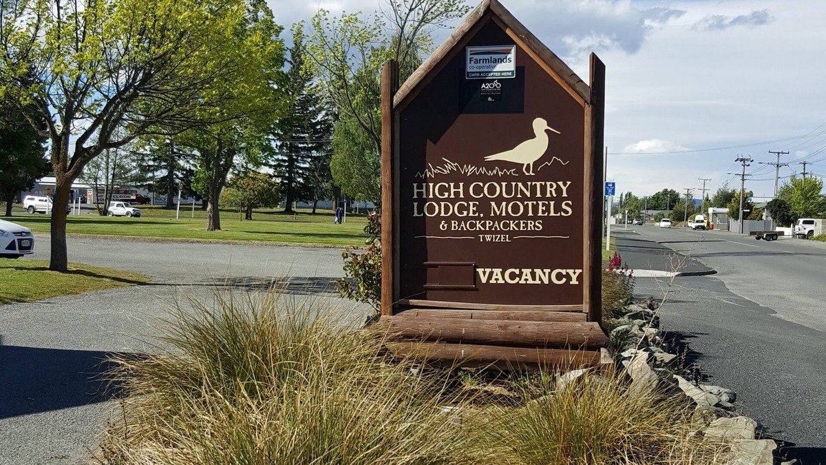 Twizel Hotel | High Country Motel and Backpackers
