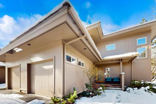 Broken Top House | High Desert Hideaway