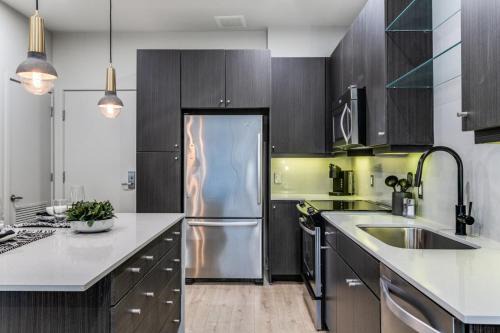Cityplace Apartment | High Design 1-Bed West Village