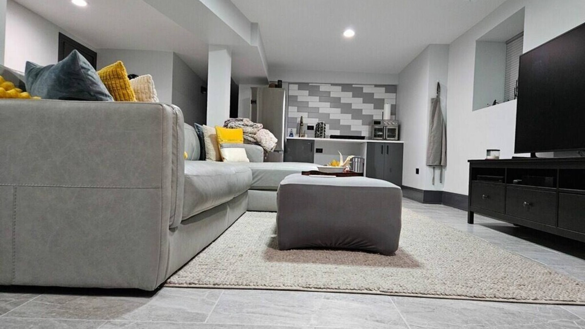 Woodlawn Apartment | High-end 2Bdrm Garden Apt. Where Comfort Meets Style