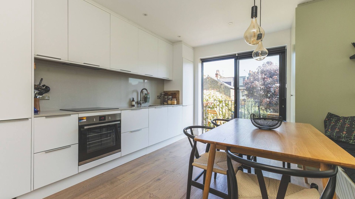 Mortlake Apartment | High-End 2BR/2BA with Private Outdoor Space