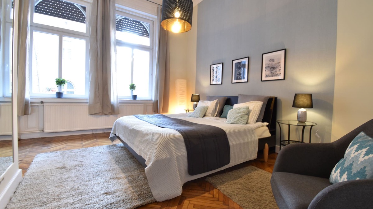 Erzsebetvaros Condo | High end 3 bedroom/3 bathroom flat