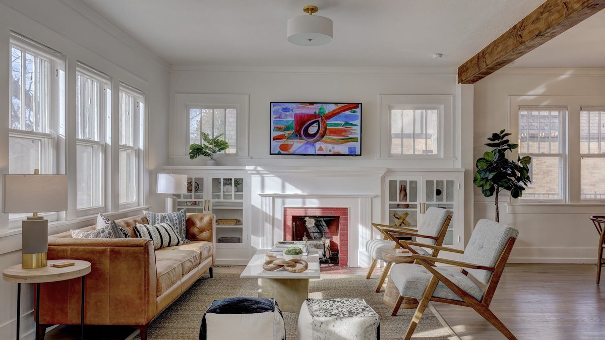 Norman House | High End Campus Cottage 5 Star - King Bed, 3 Bedrooms, 1.5 Bath, Newly Remodeled