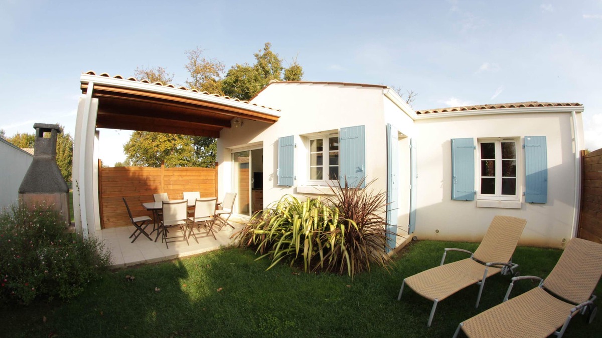 Dolus-d'Oleron Villa | High-end detached house, in a small village on the island of Oleron (Dolus d'Oleron au hamlet les Bardieres at 4 grande rue) in a charming property.