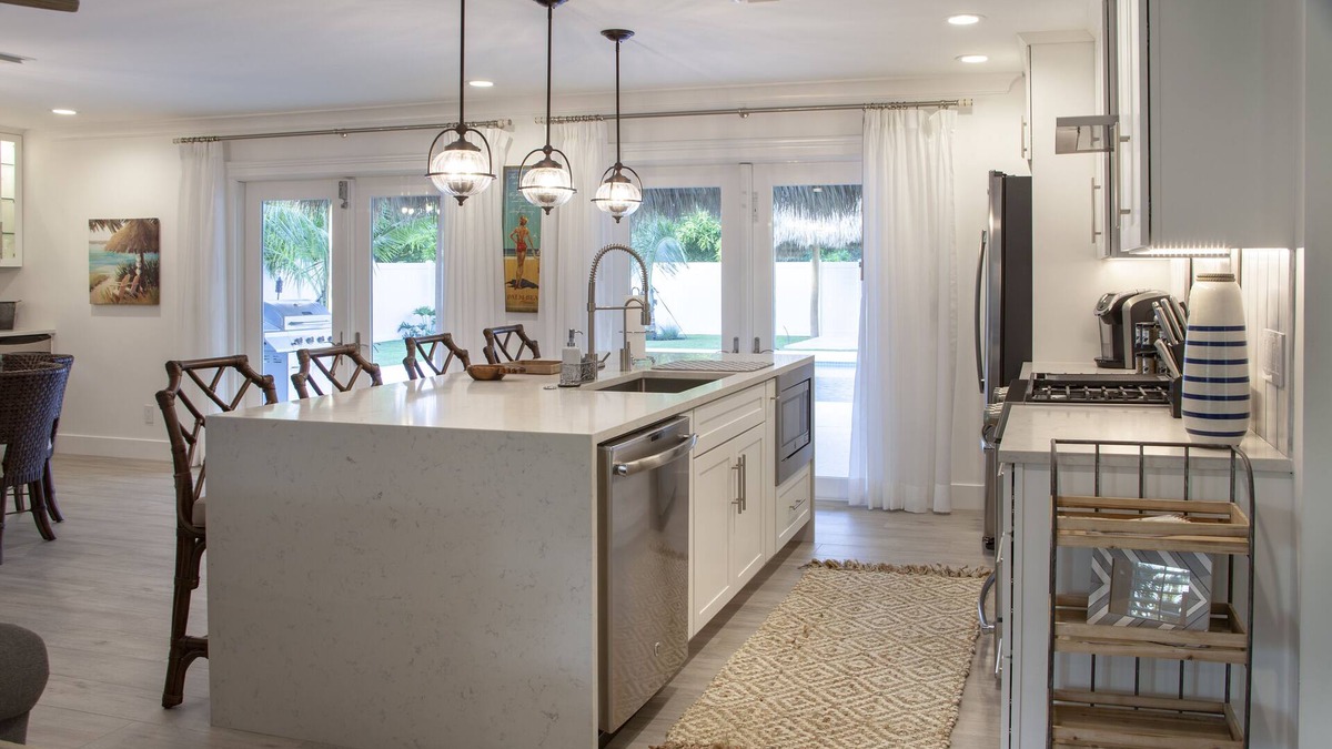 Jupiter House | High End, Head to Toe Renovation home with Pool & Hot tub