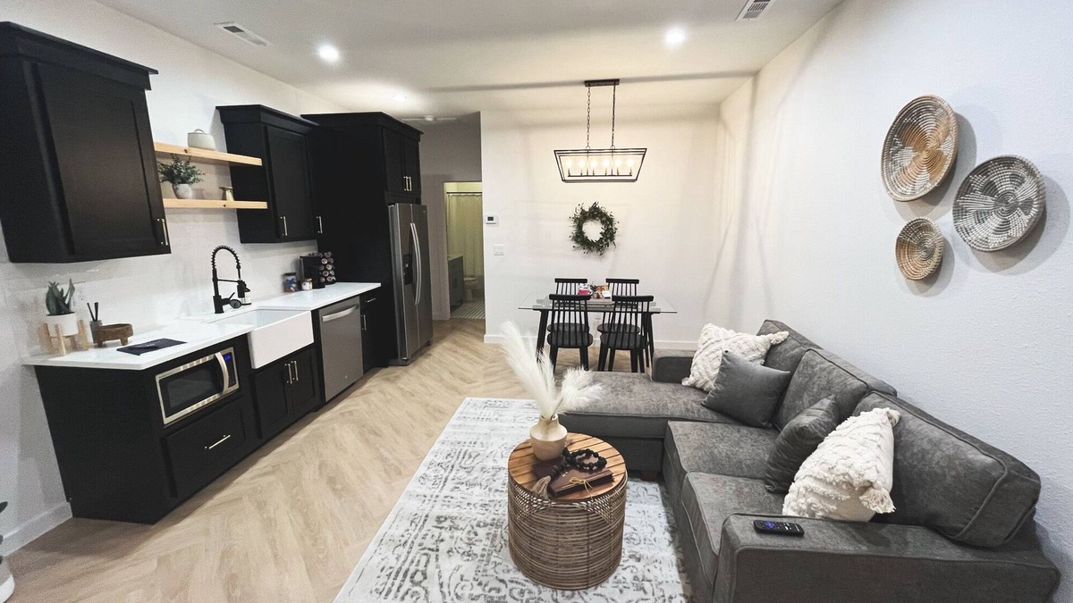 Mountain Home House | High-end luxurious studio within walking distance to downtown!