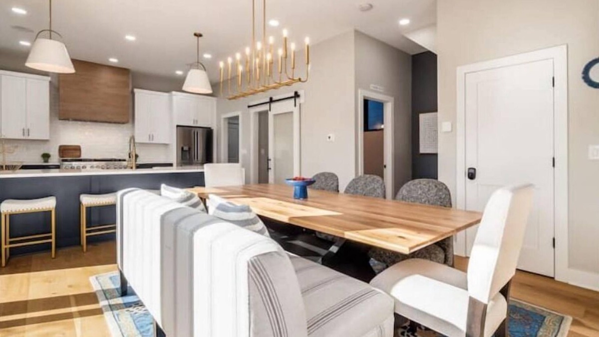 Italian Village House | High End New Build, Rooftop Hot Tub, City Views!