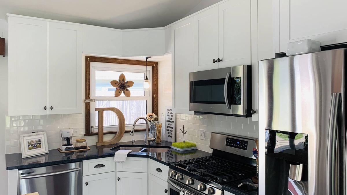 Huron House | High-End Private Pool Retreat ~ Great Location ~ Only 10 Minutes To Cedar Point!