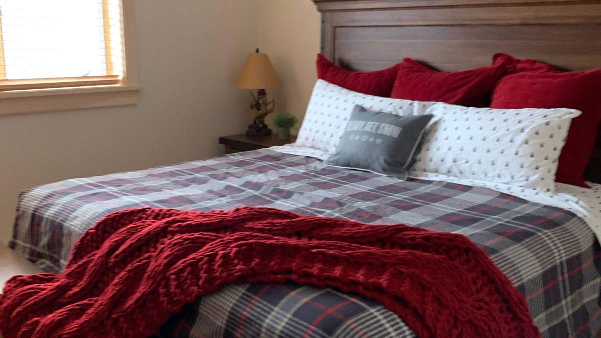 Carrabassett Valley House | High-end Ski/Golf retreat hot tub, fireplace, 4 bd rm, game rm.