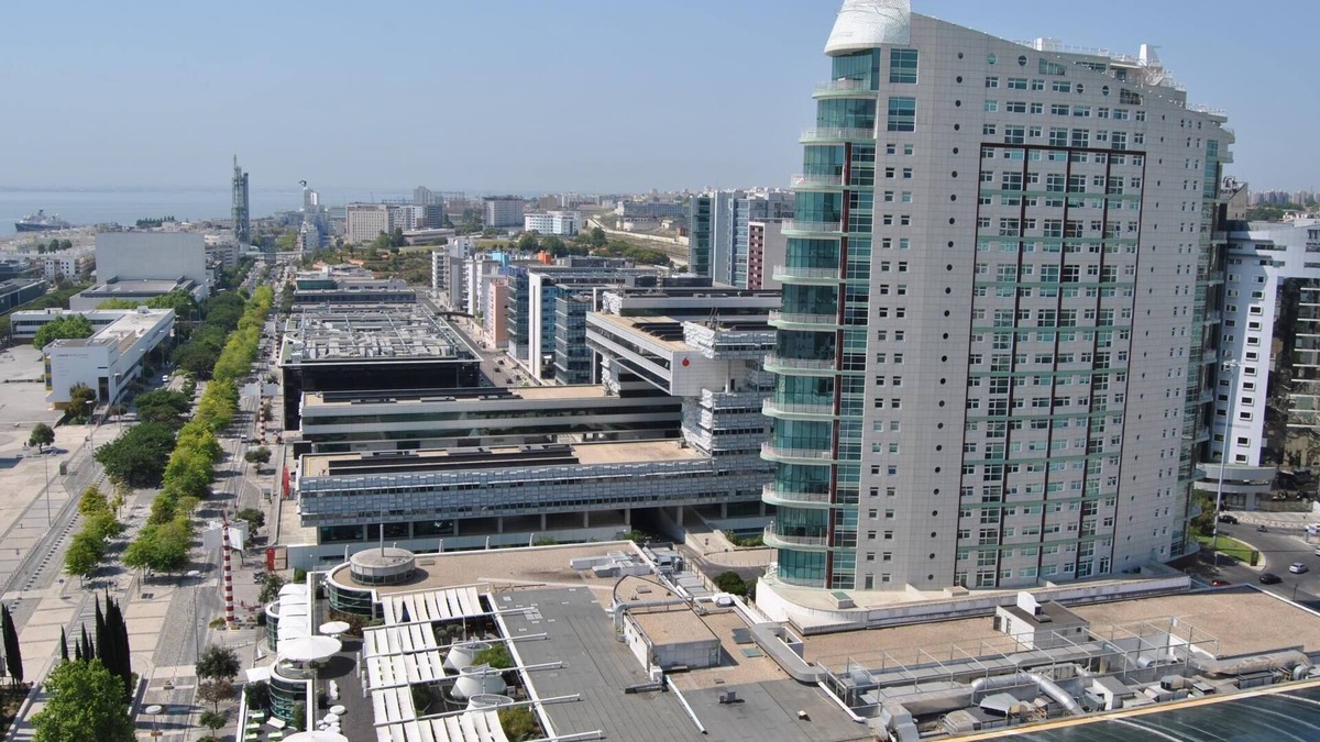 Parque das Nacoes Apartment | High Floor Apartment in Tower with River View Parque Nacoes Expo8
